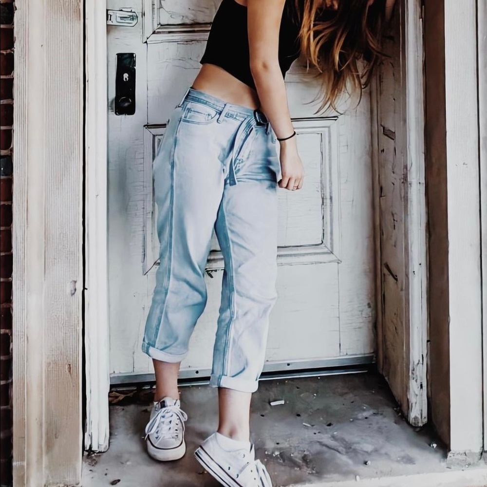 Hollister Mid-Rise Light Wash Cropped Boyfriend Jeans